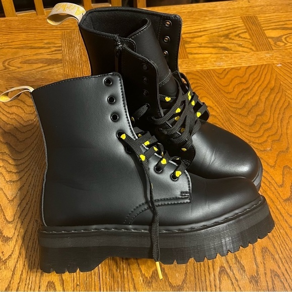 Dr. Martens Vegan Jadon II Boot Mono Platforms in Black Sz 12 Women's or Men 11 - Picture 2 of 14
